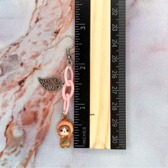 Kawaii Peach Cat Pink Plastic Chain Earrings Handmade - Picture 3 of 4